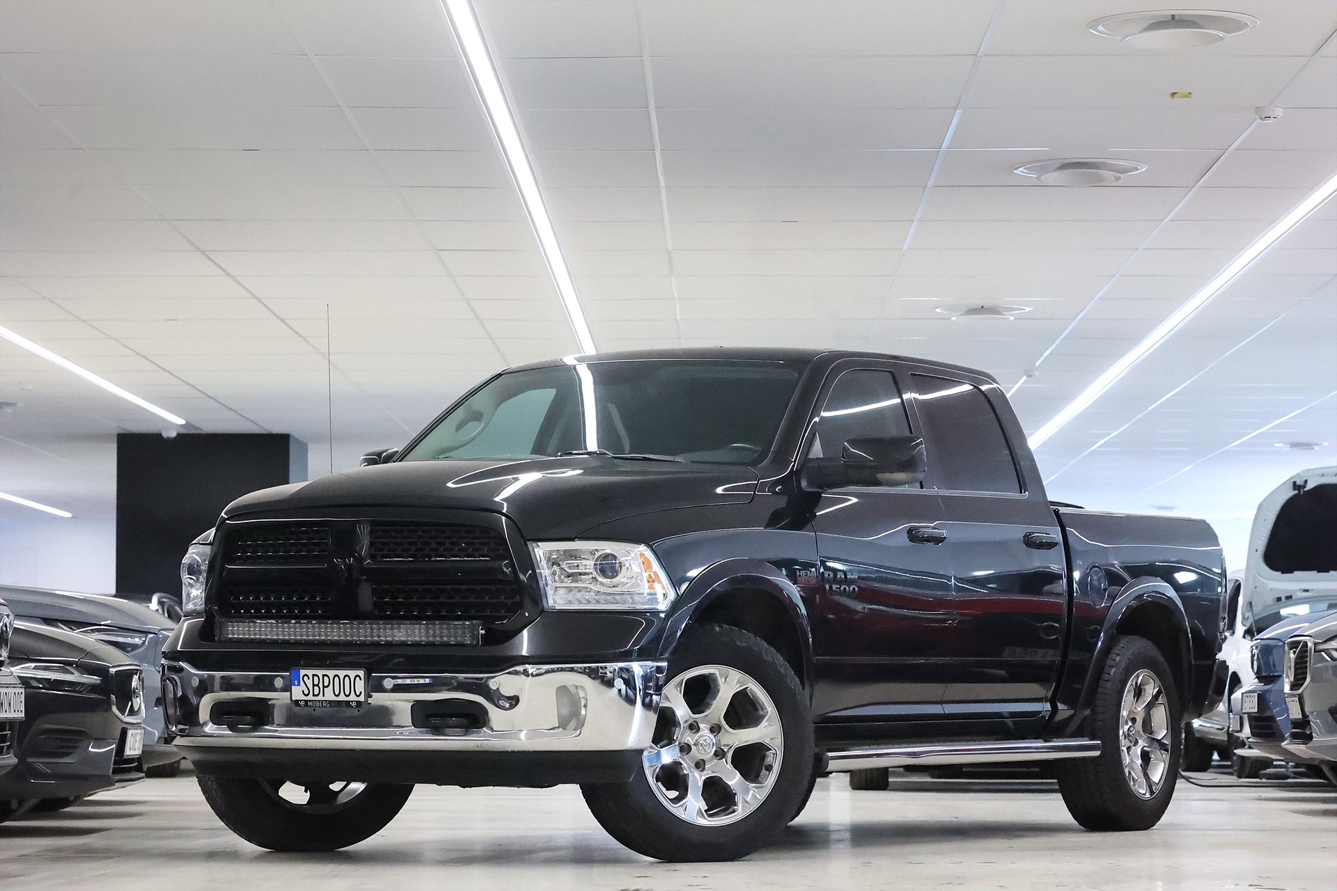 RAM 1500 Crew Cab 5.7 V8 4x4 395hk Laramie Alpine Läder Drag