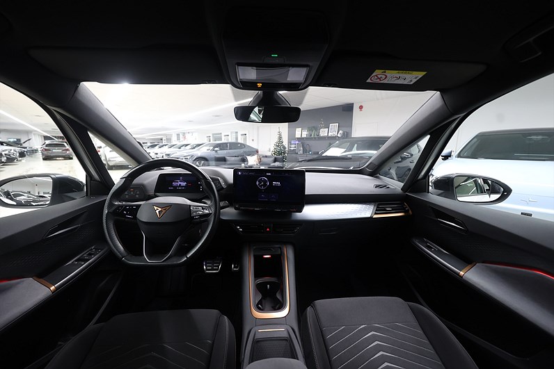 Cupra Born 204hk *Hjulkampanj!* Värmare B-kamera Navi Farth