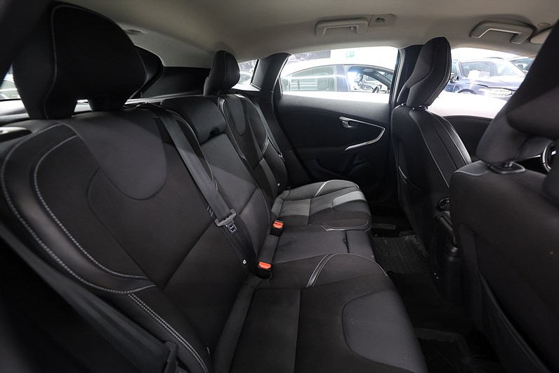 Volvo V40 D2 115hk Momentum Drag Värmare VOC PDC