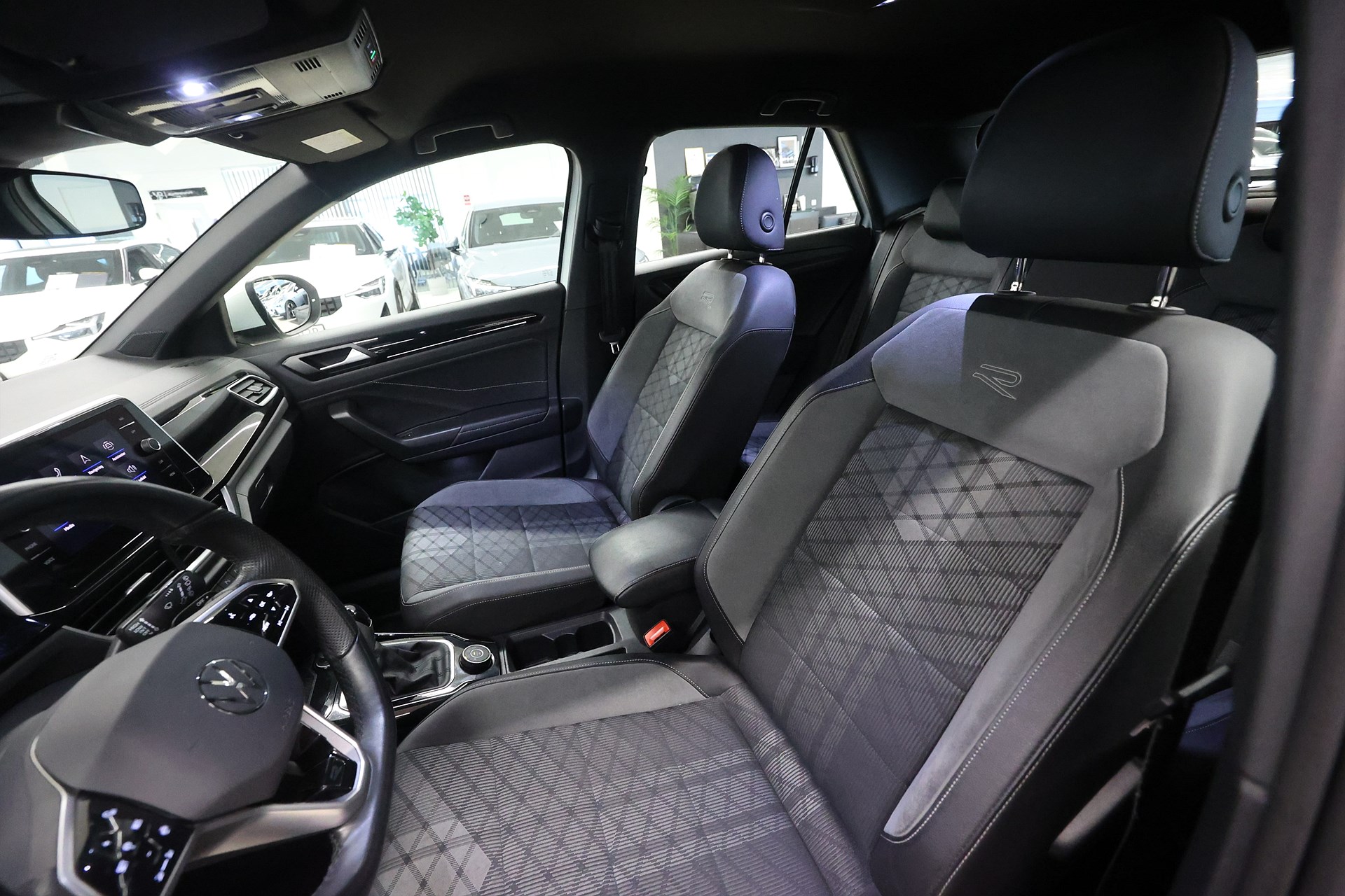 Volkswagen T-Roc 2.0 TDI 150hk 4M R-Line Carplay Navi PDC