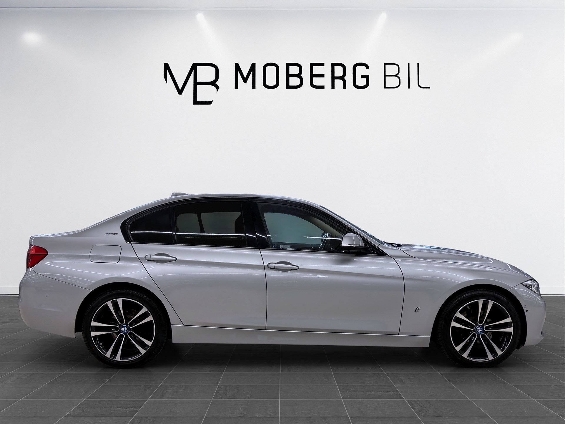 BMW 330e Sedan 252hk Sport Line Navi B-Kamera