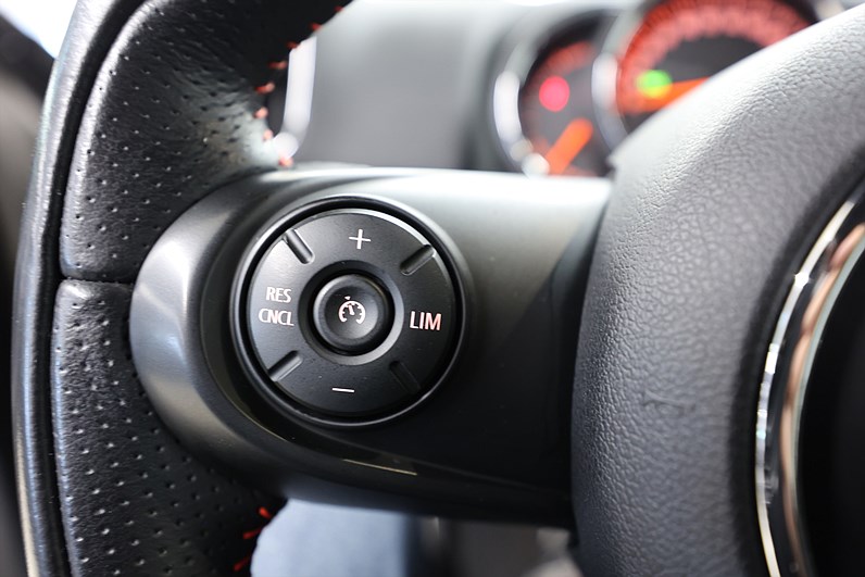 Mini Cooper Countryman SE ALL4 Pepper Keyless Navi PDC MOMS