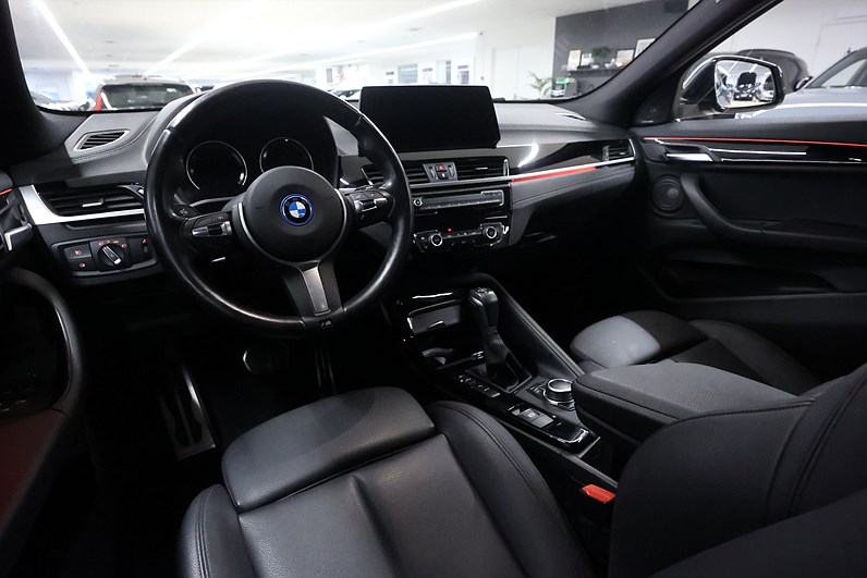 BMW X2 xDrive25e 220hk M Sport Shadow HUD H/K Skinn