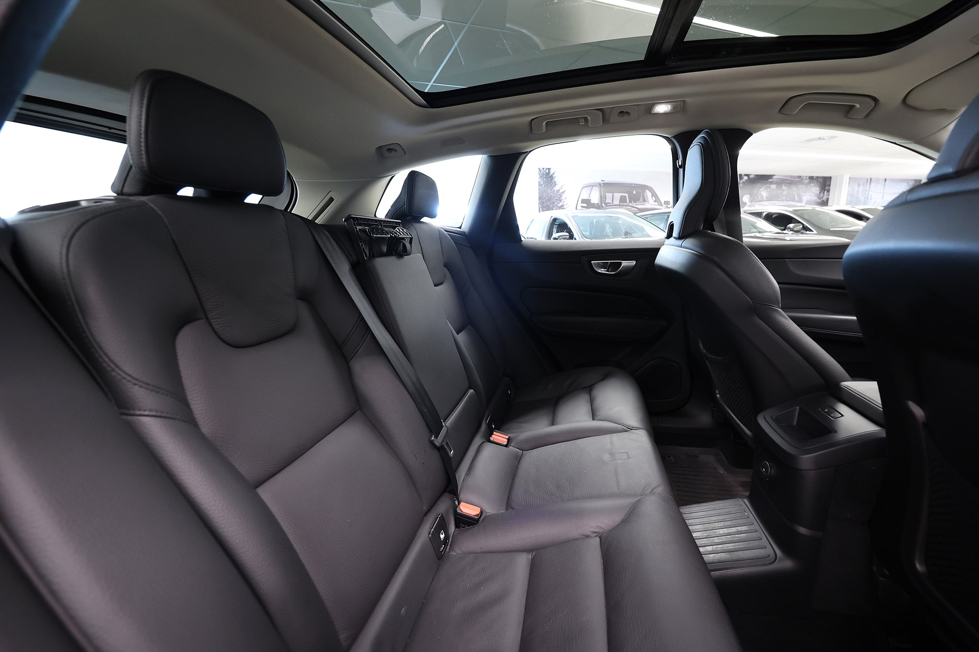 Volvo XC60 Recharge T6 AWD 350hk Plus Dark Pano Drag 360
