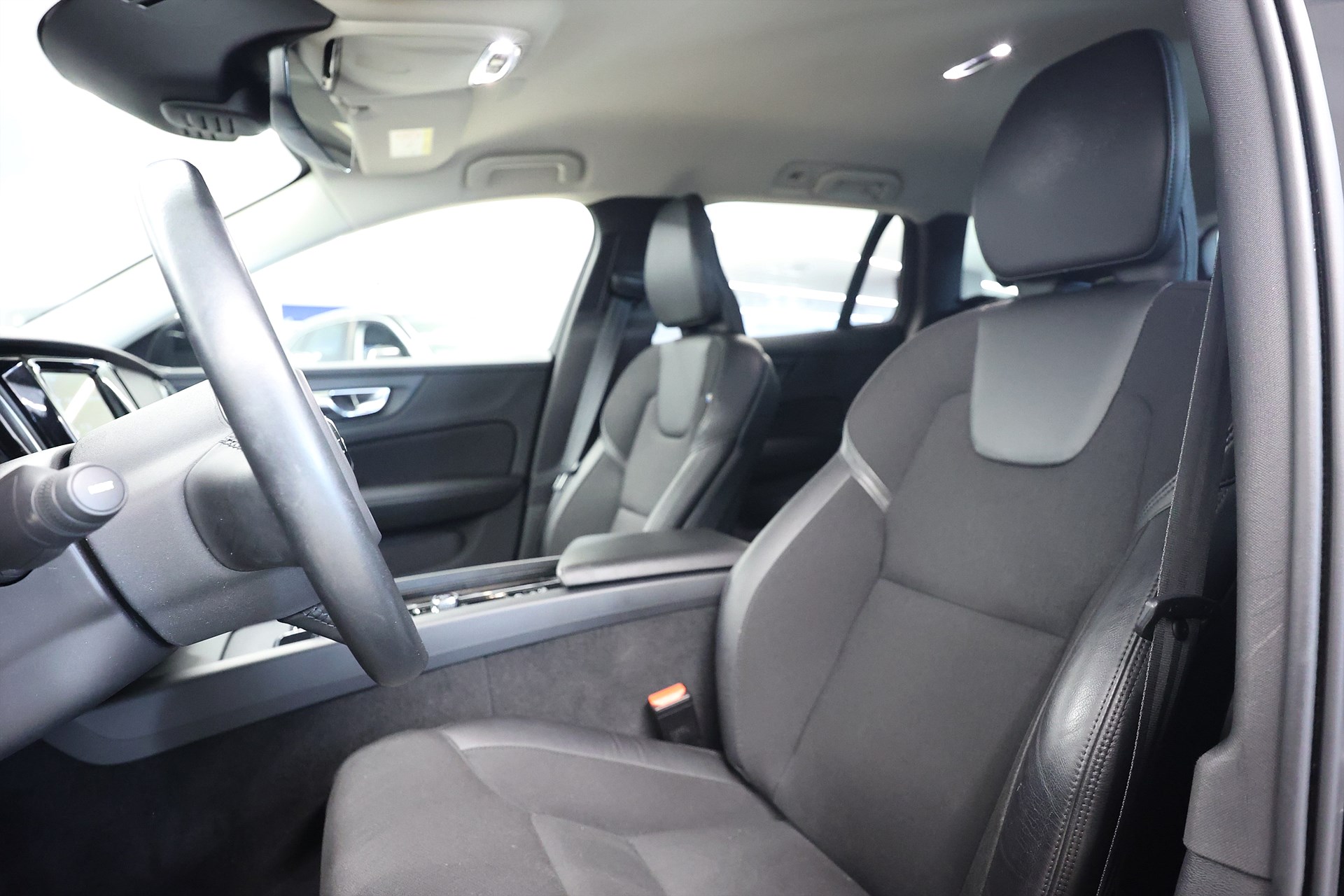 Volvo V60 B4 197hk Momentum B-kamera Keyless Drag VOC MOMS