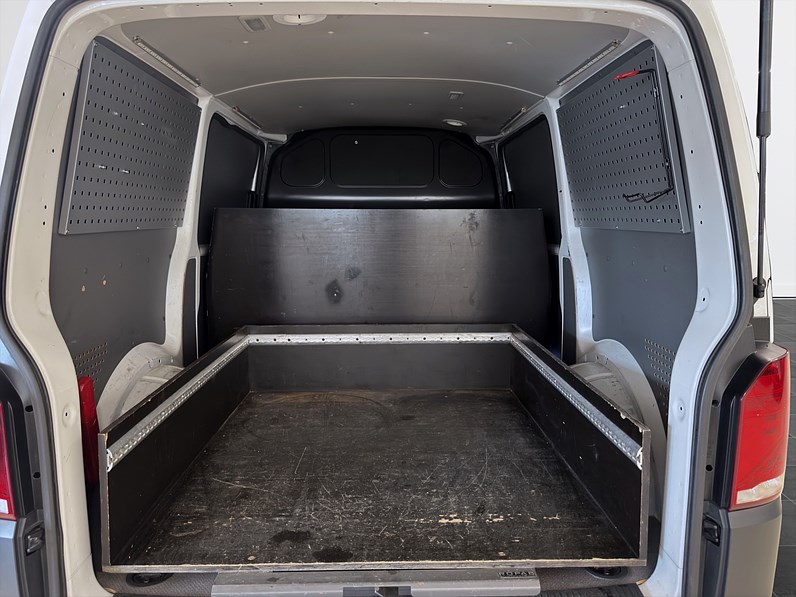 Volkswagen Transporter T30 2.0 TDI 110hk V-inredning Drag Värmare