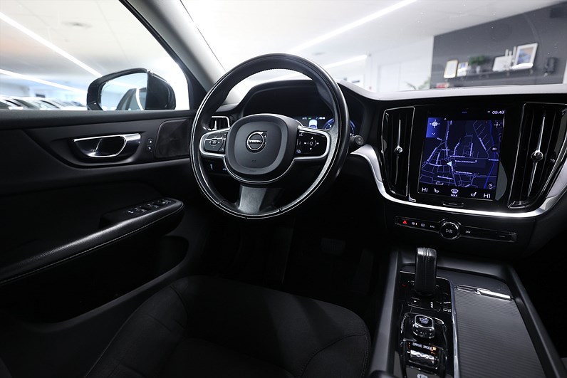 Volvo V60 B4 Cross Country 197hk *Hjulkampanj!* Momentum H/K