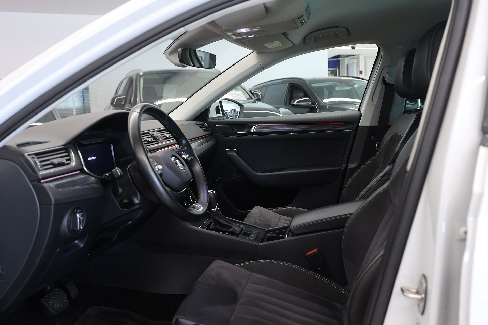 Skoda Superb iV Kombi 1.4 TSI 218hk Business Edt. Canton Drag