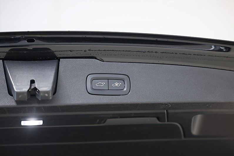 Volvo V60 B4 Cross Country 197hk *Hjulkampanj!* Momentum H/K