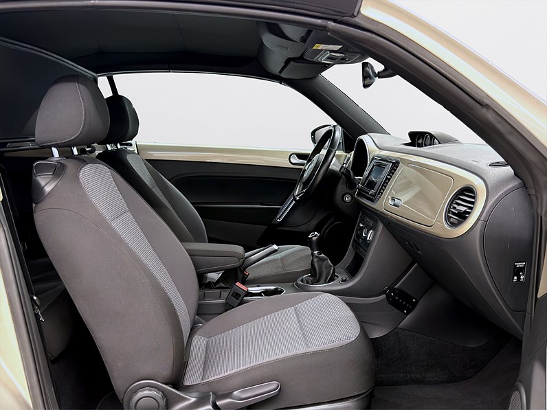 Cabriolet 1.2 TSI 105hk Base Bluetooth Årsskatt 756kr