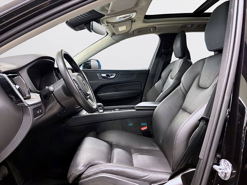 Volvo XC60 Recharge T6 350hk AWD Plus Dark Edt Pano 360 Drag Navi