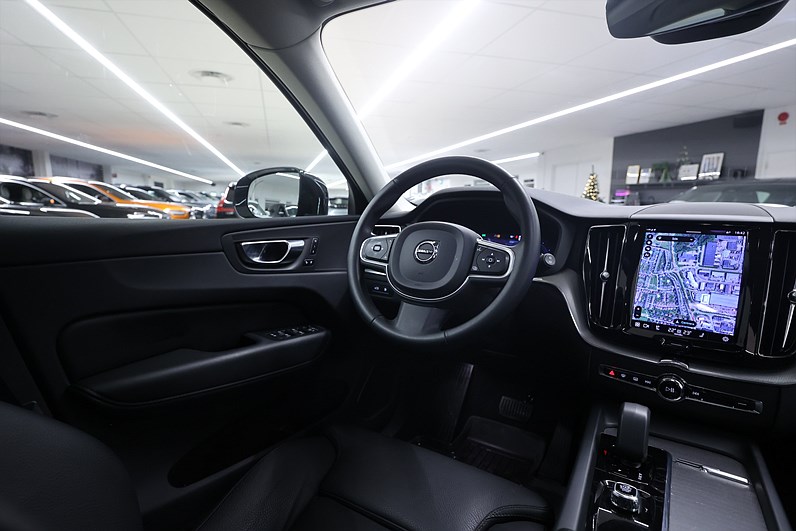 Volvo XC60 Recharge T6 AWD 350hk *Hjulkampanj!* Core Läder