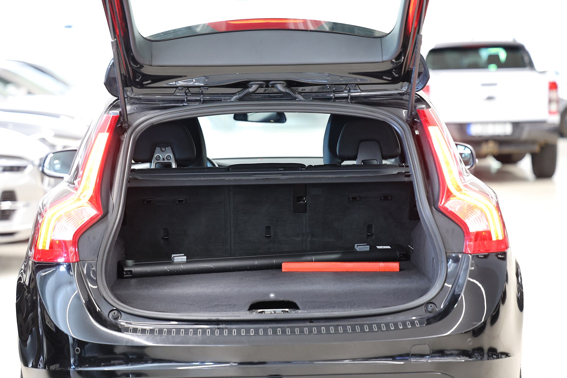 Volvo V60 D5 AWD Plug-in AWD Momentum B-Kamera Drag
