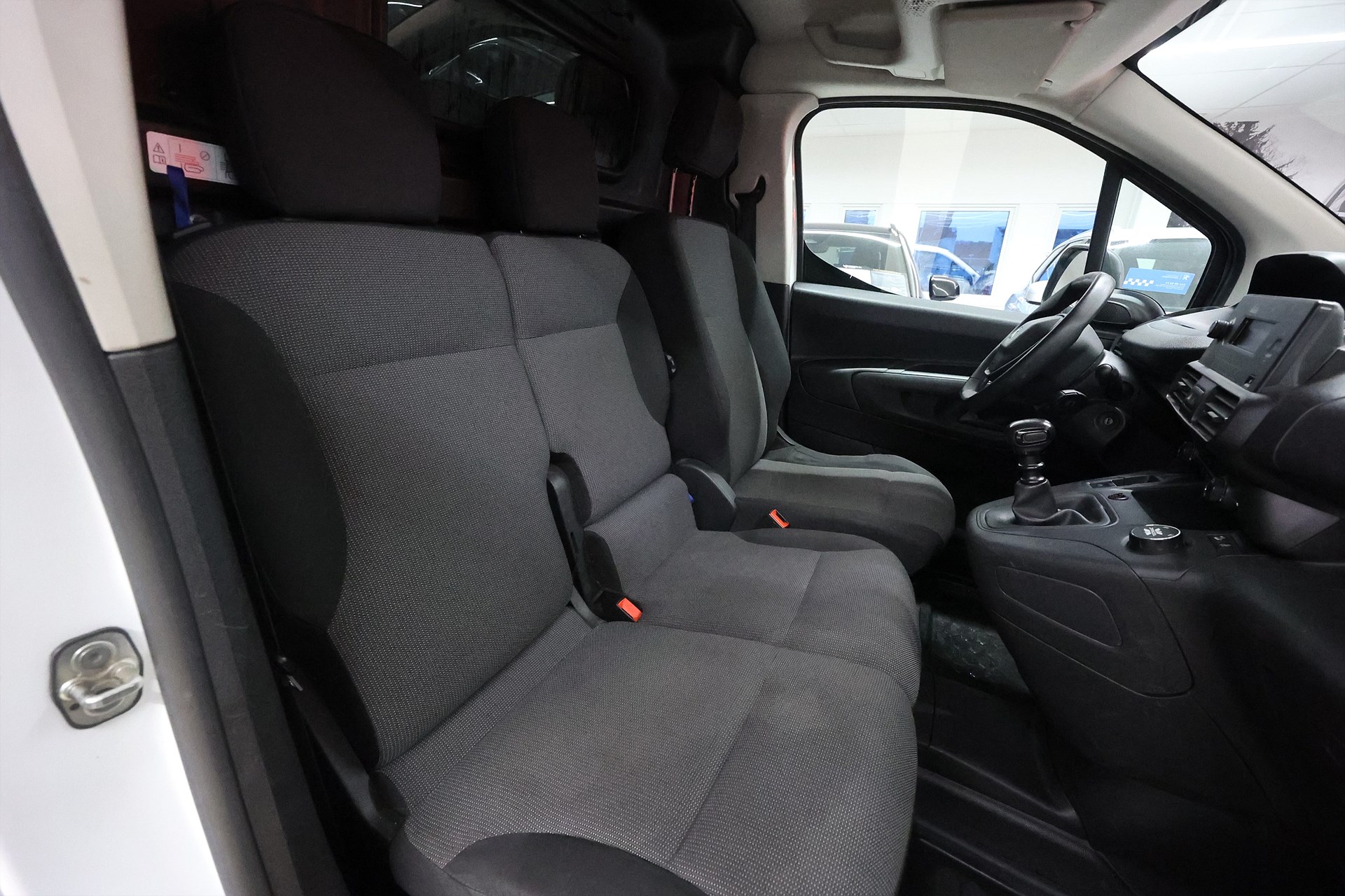 Peugeot Partner L1 1.5 4x4 130hk Värmare Drag PDC MOMS