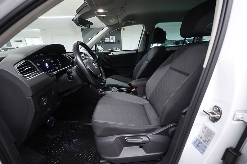 Volkswagen Tiguan 2.0 TSI 4M 190hk CarPlay B-Kamera Drag Värmare