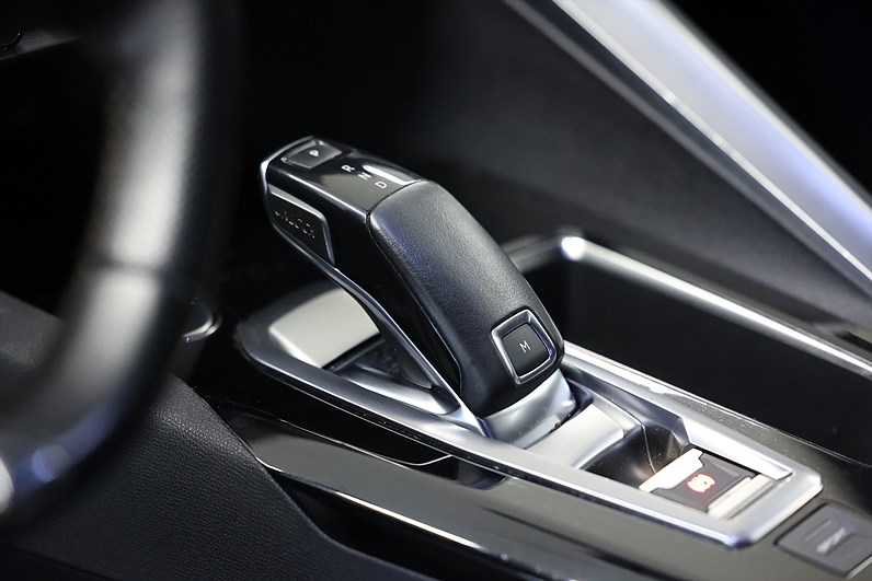 Peugeot 5008 2.0 BlueHDi 181hk *Hjulkampanj!* GT Line Focal 7-sits Drag