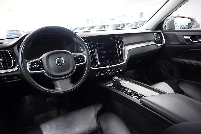 Volvo V60 Cross Country B4 AWD 197hk Momentum H/K Drag