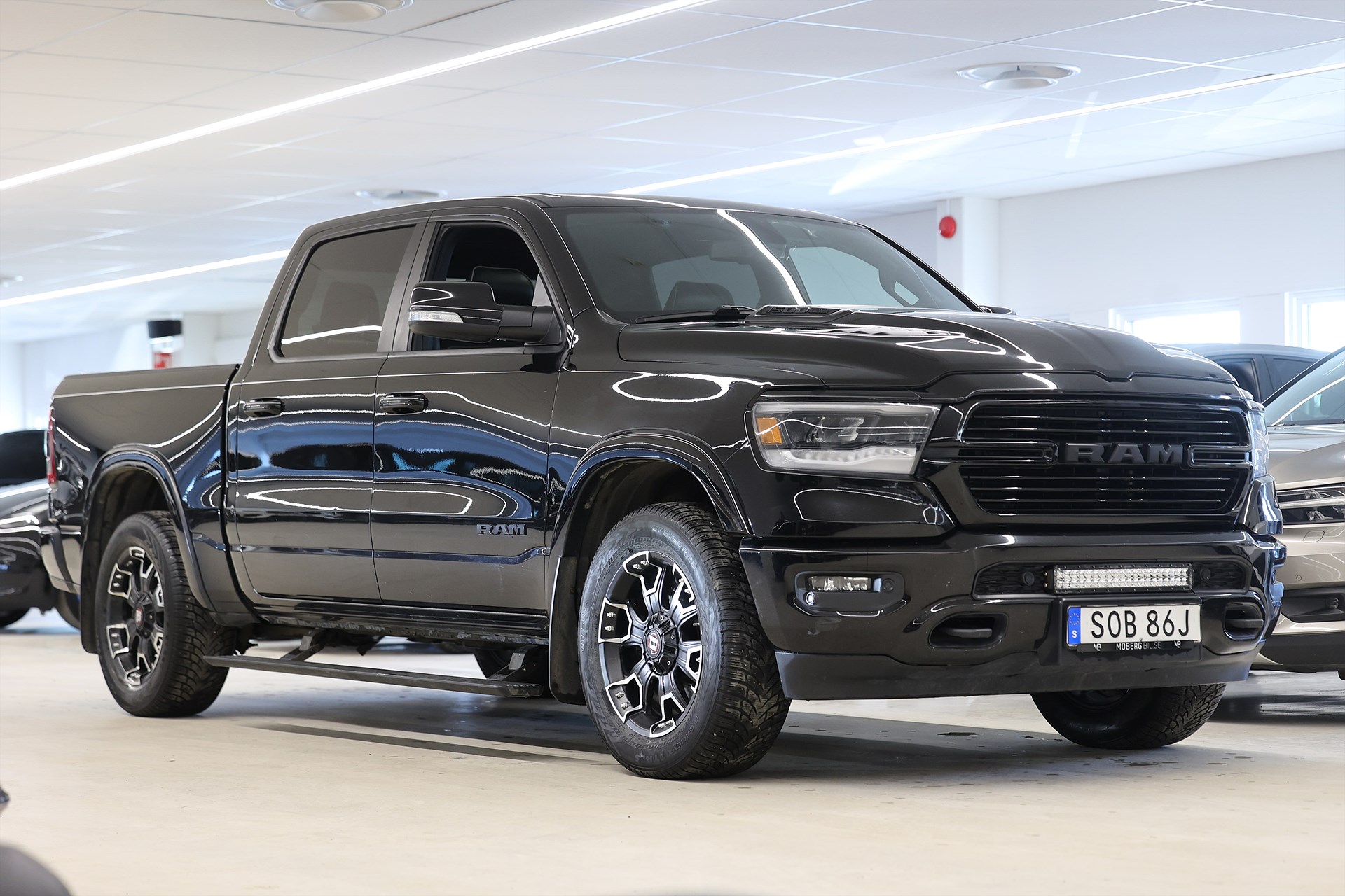 Dodge Ram 1500 Crew Cab 5.7 V8 HEMI 4x4 395hk Laramie LVL 2