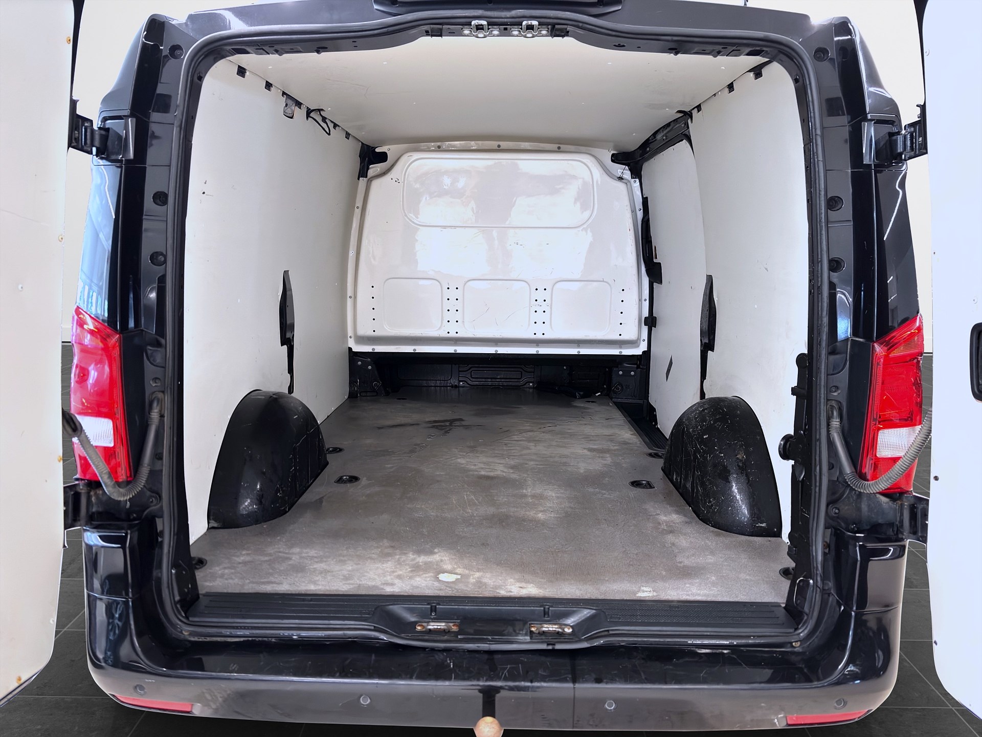 Mercedes-Benz Vito 119 190hk Helg på Moberg! Tempatic B-Kamera Navi Drag PDC