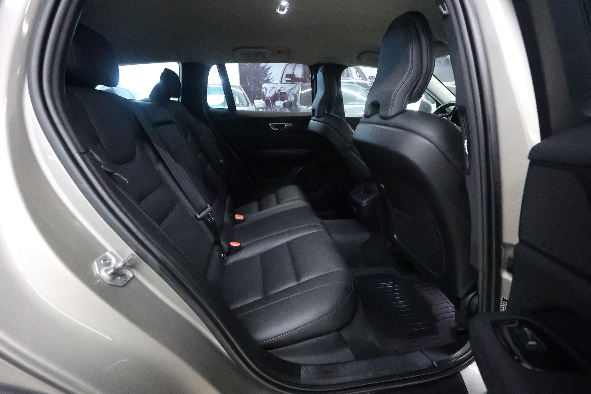 Volvo V60 Cross Country B4 AWD 197hk Momentum H/K Drag