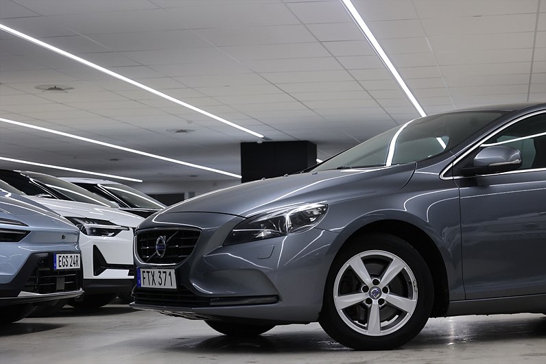 Volvo V40 D3 150hk *Hjulkampanj!* Momentum Drag Värmare