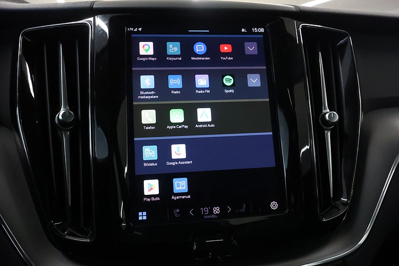 Volvo XC60 Recharge T6 AWD 350hk Core Pano Keyless Navi Drag