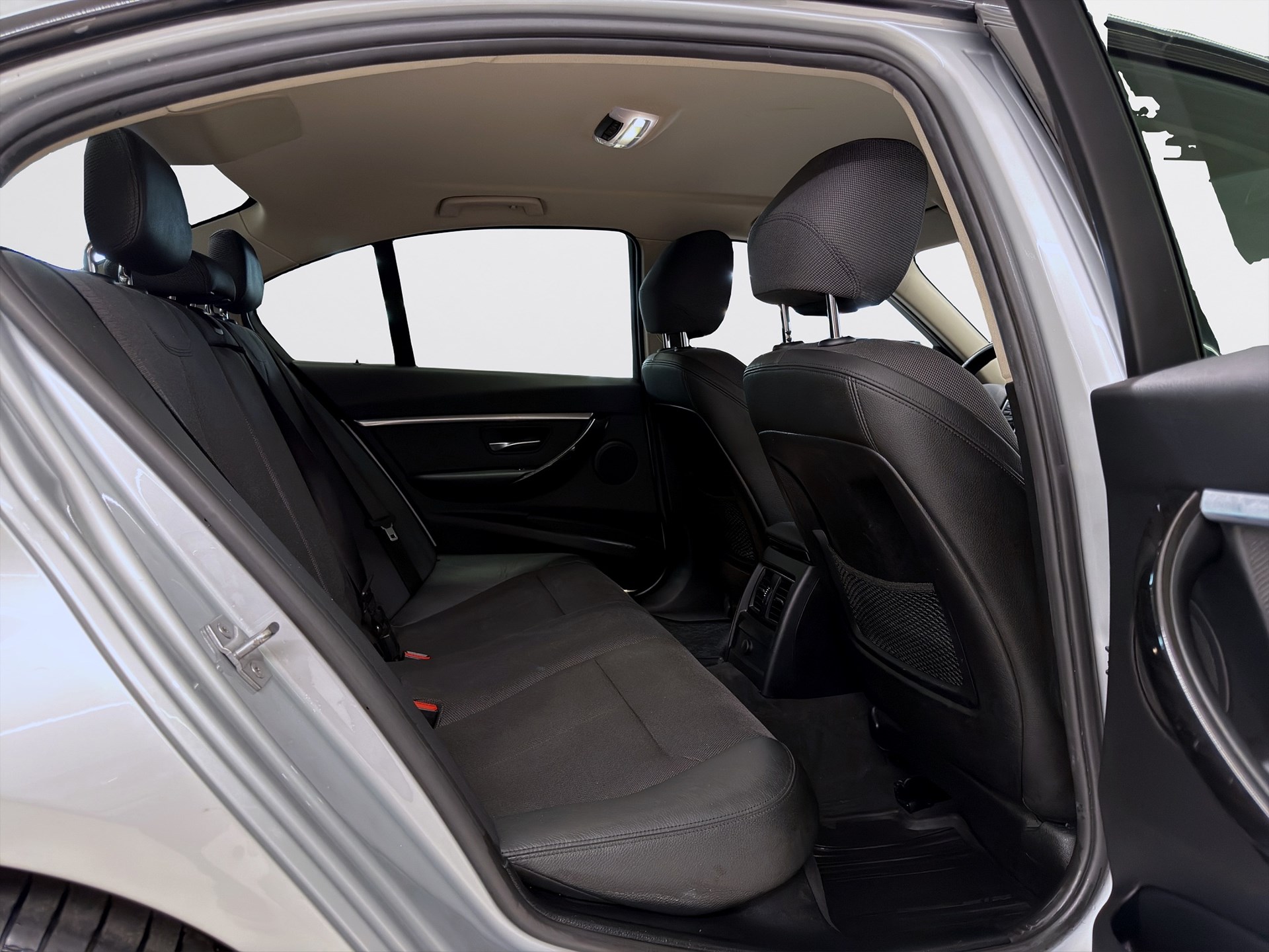 BMW 330e Sedan 252hk Sport Line Navi B-Kamera