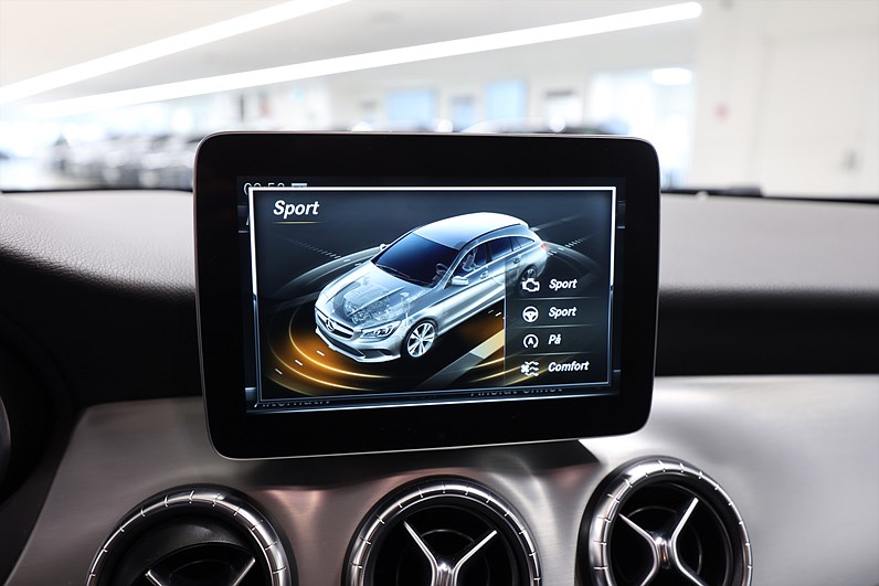 Mercedes-Benz CLA 220 D 177hk AMG Sport B-Kamera Carplay