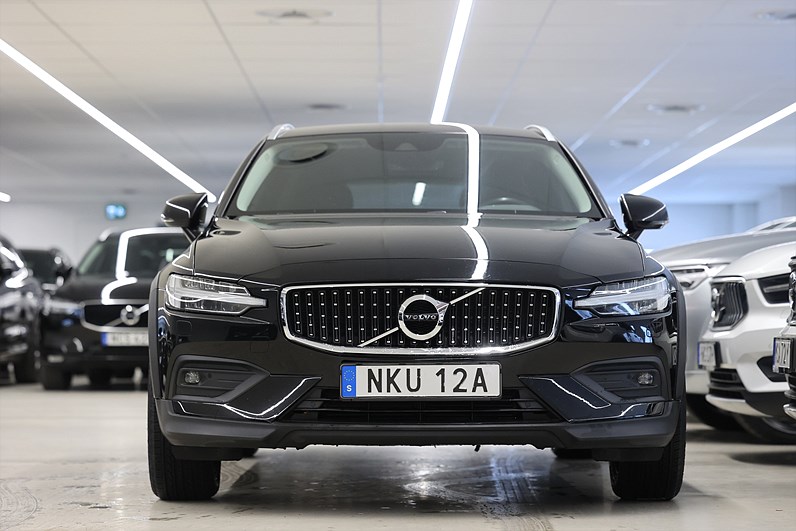Volvo V60 B4 Cross Country 197hk *Hjulkampanj!* Momentum H/K