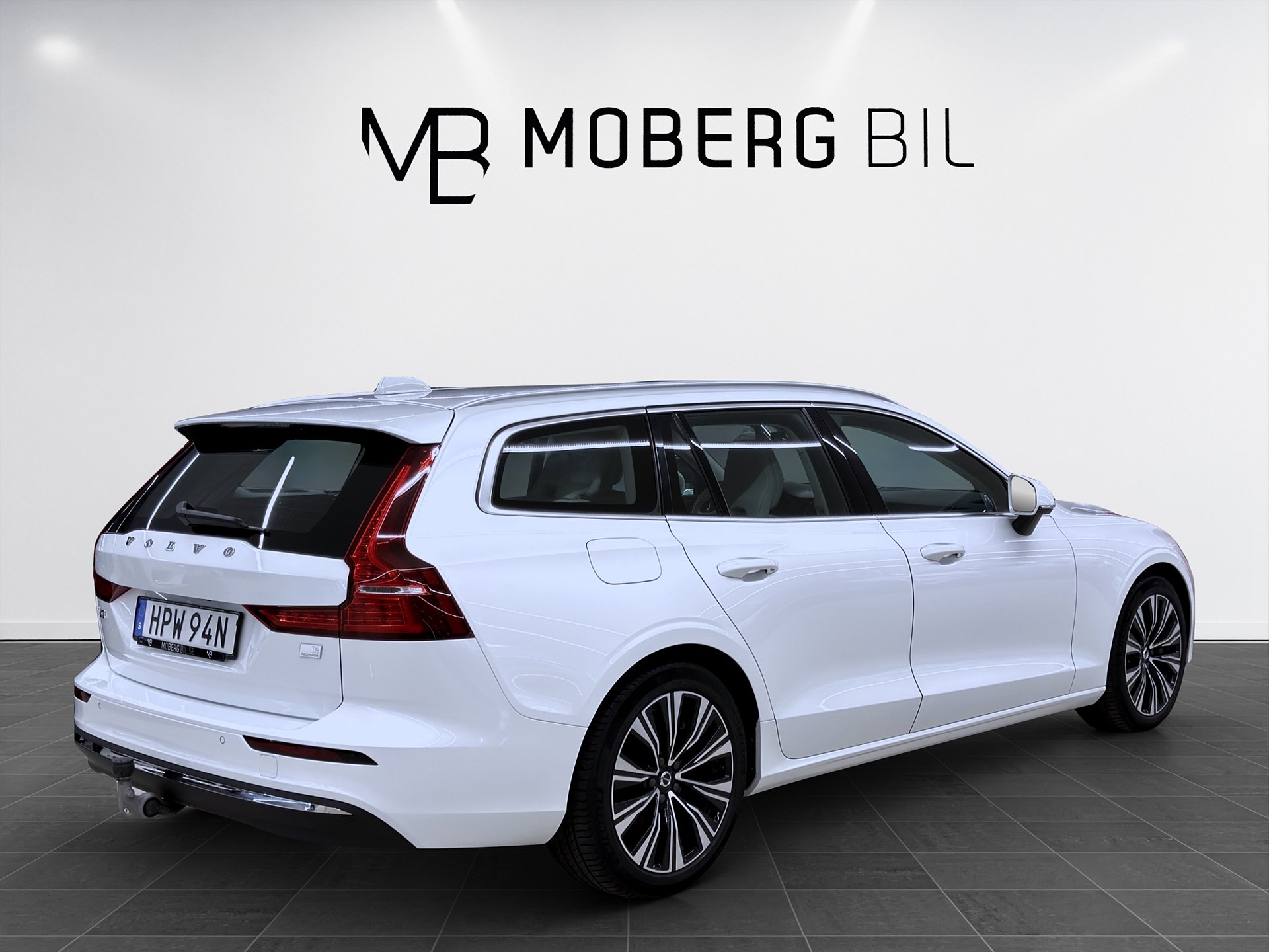 Volvo V60 Recharge T6 399hk Helg på Moberg! Core Edt H/K B-Kam Läder