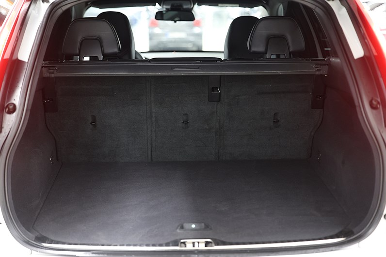 Volvo XC60 D4 190hk *Hjulkampanj!* R-Design Navi PDC Drag Värmare Drag