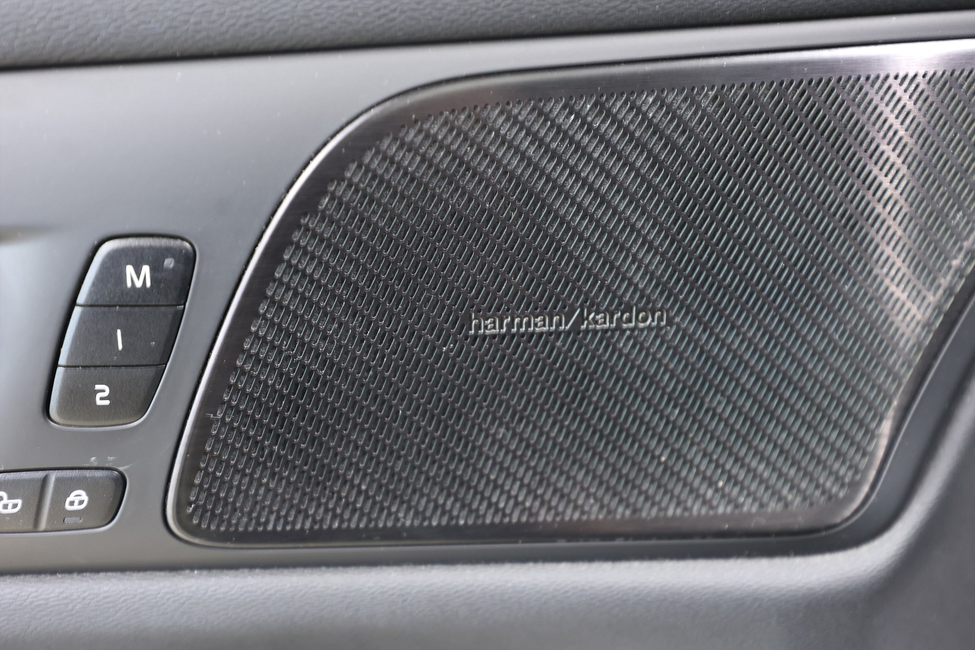 Volvo V60 B3 163hk Inscription H/K HUD Pano Massage 360 Drag