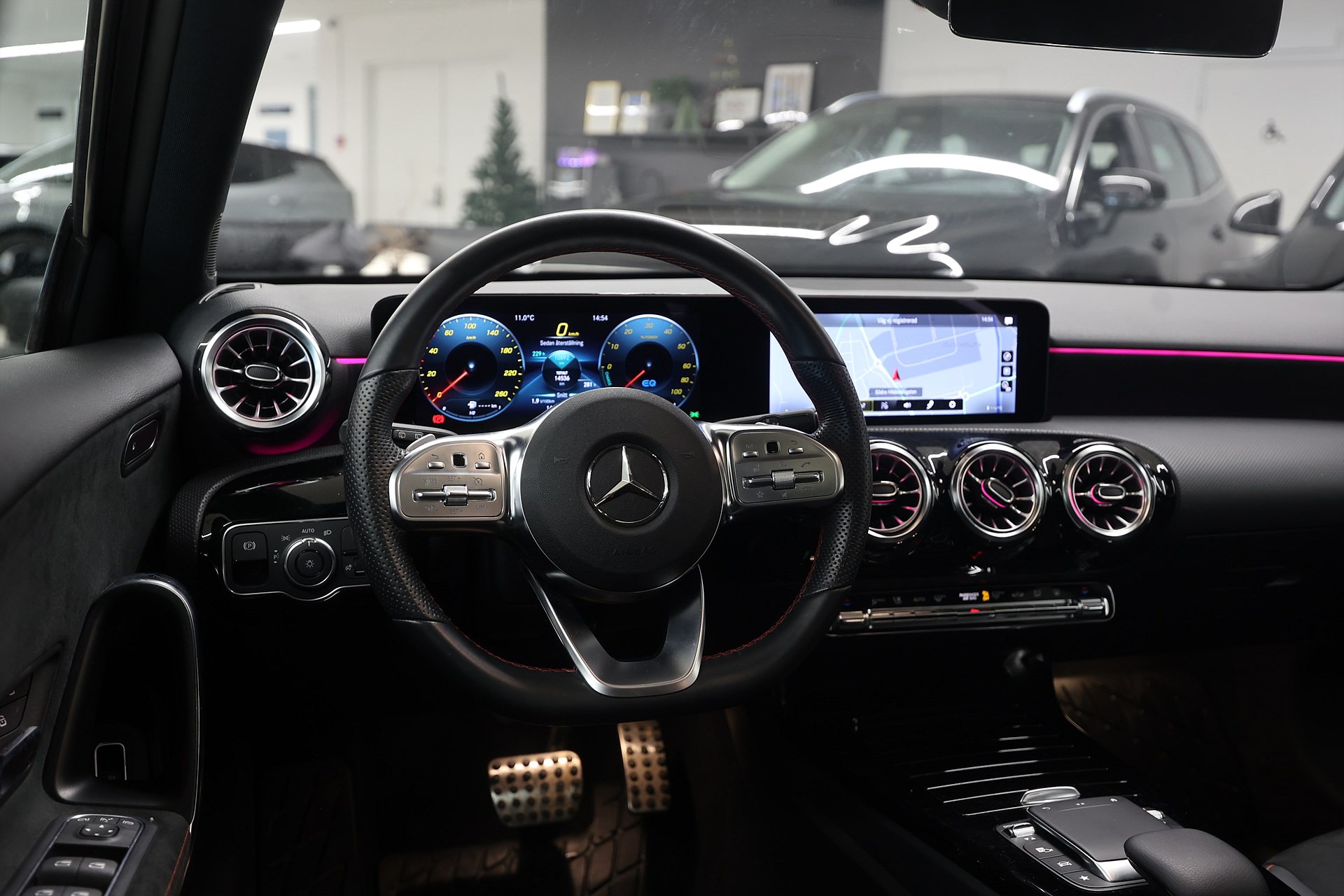 Mercedes-Benz A 250 e 218hk AMG Line Pano Värmare Keyless