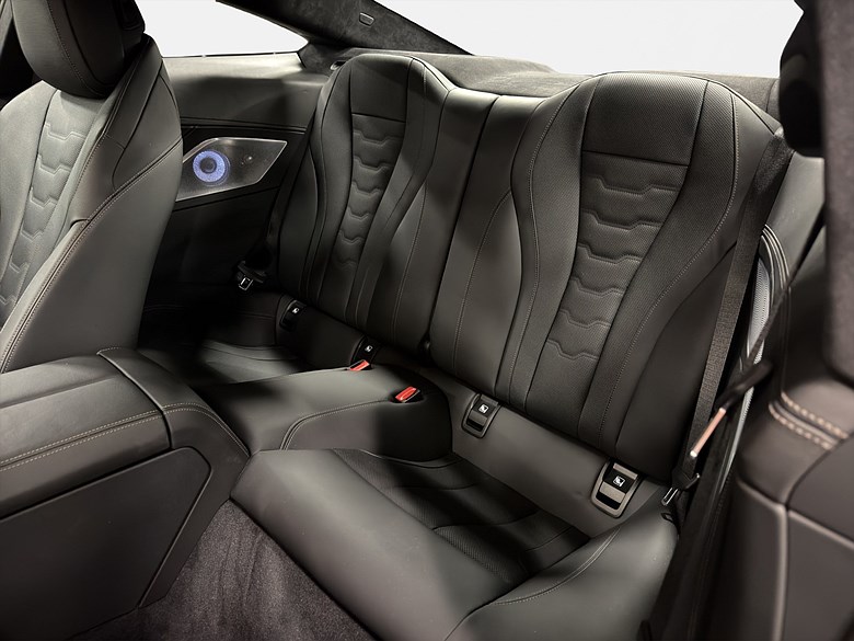 BMW M850i xDrive Kolfibertak B&W Laserlight, 360°, Navi 2020, svart – bild 17 av 27, begagnad hos Niber i Järfälla
