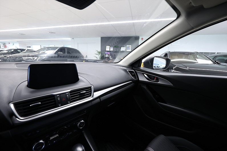Mazda 3 2.2 DE 150hk Vision Plus HUD Navi B-kamera Keyless