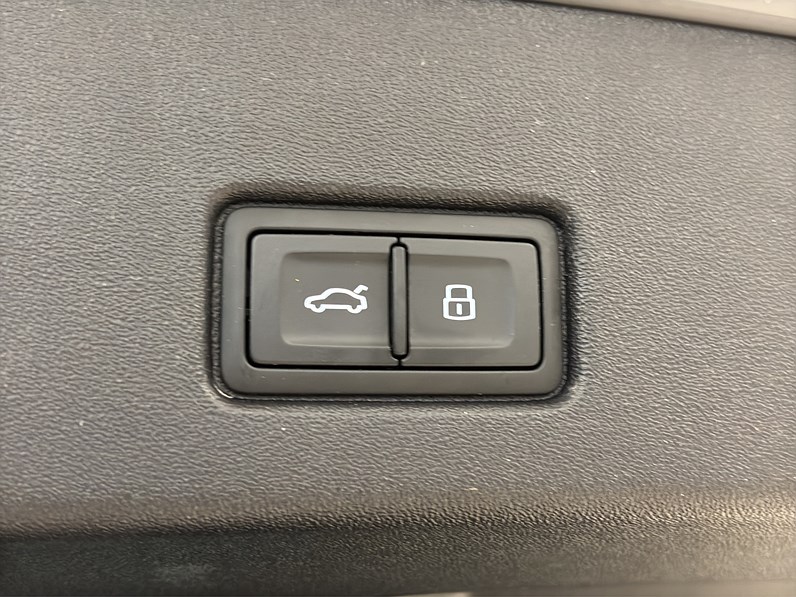 Audi Q4 40 e-tron 204hk Helg på Moberg! Sport Edt Proline Sonos PDC Keyless