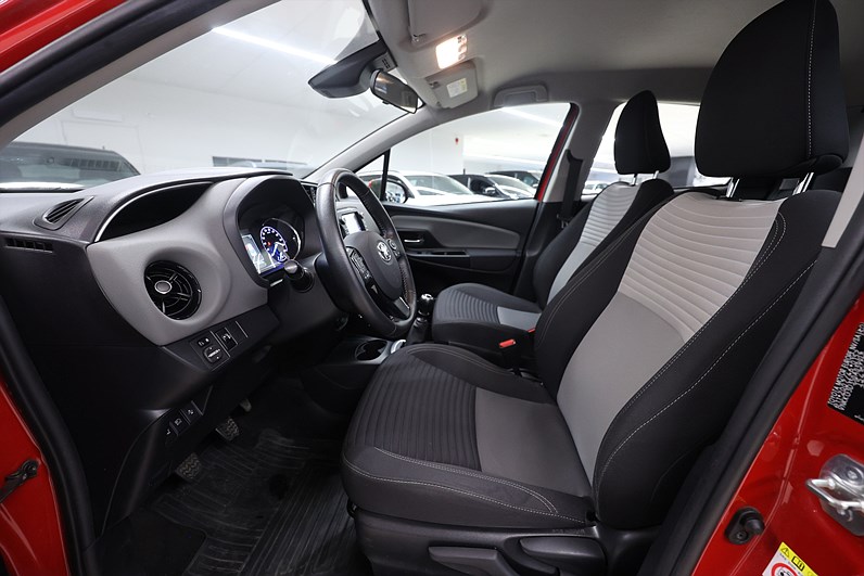 Toyota Yaris 1.5 111hk *Hjulkampanj!* Active B-kamera Bluetooth Farth