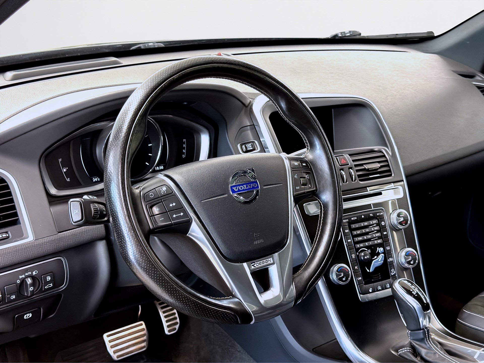 Volvo XC60 D4 AWD 190hk R-Design Navi Drag Pano B-Kamera