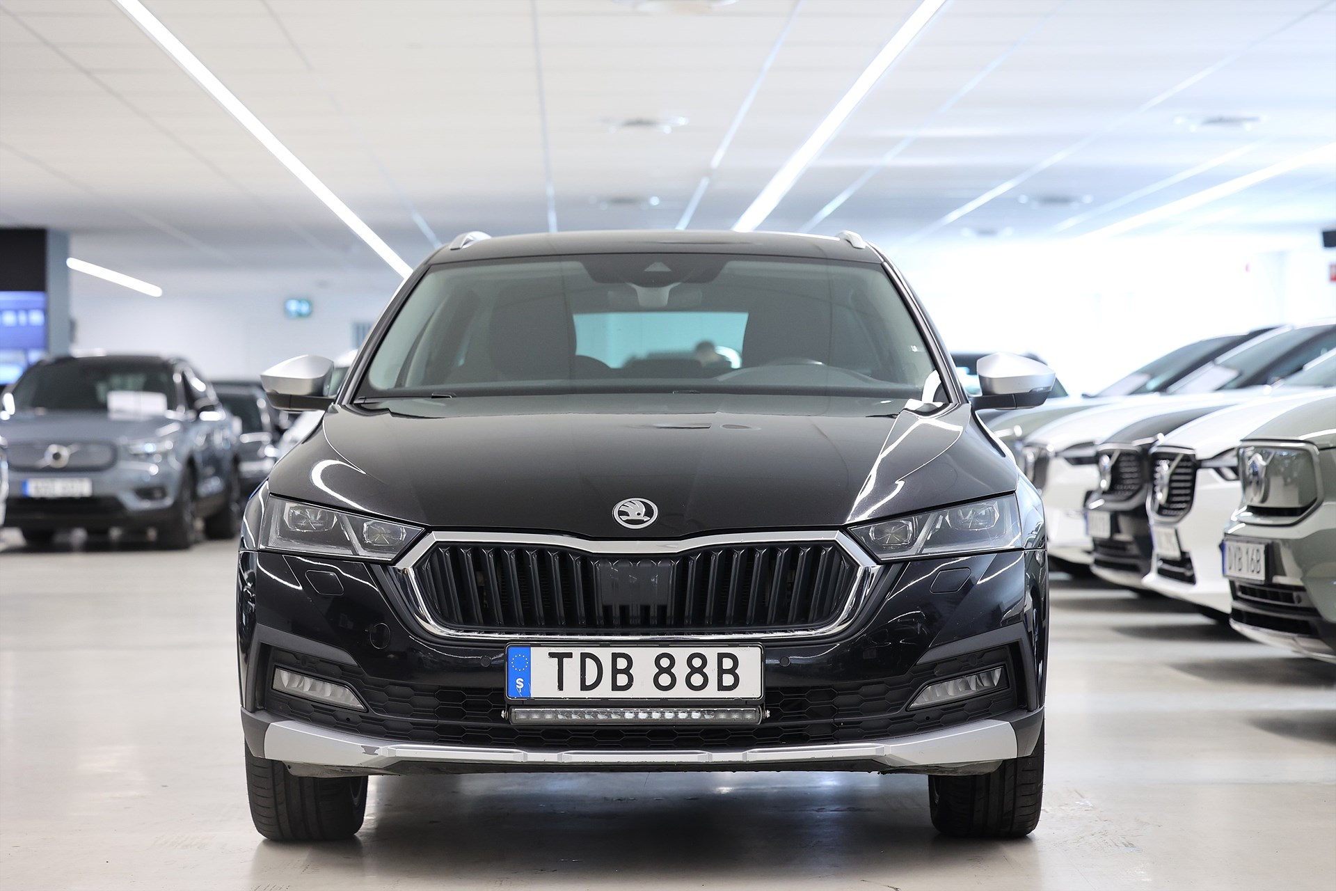 Skoda Octavia Scout 2.0 TDI 4x4 200hk B-kamera Drag Värmare MOMS