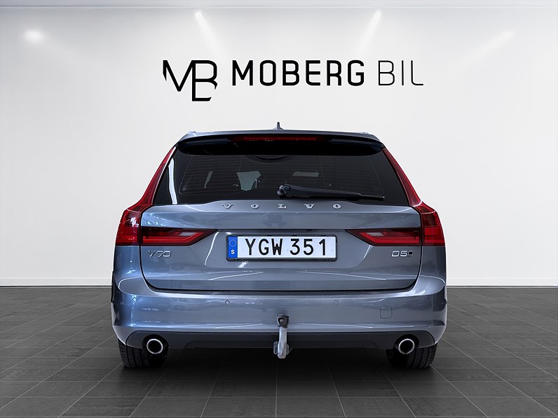 Volvo V90 D5 AWD Momentum Pano HUD Skinn Värmare Drag