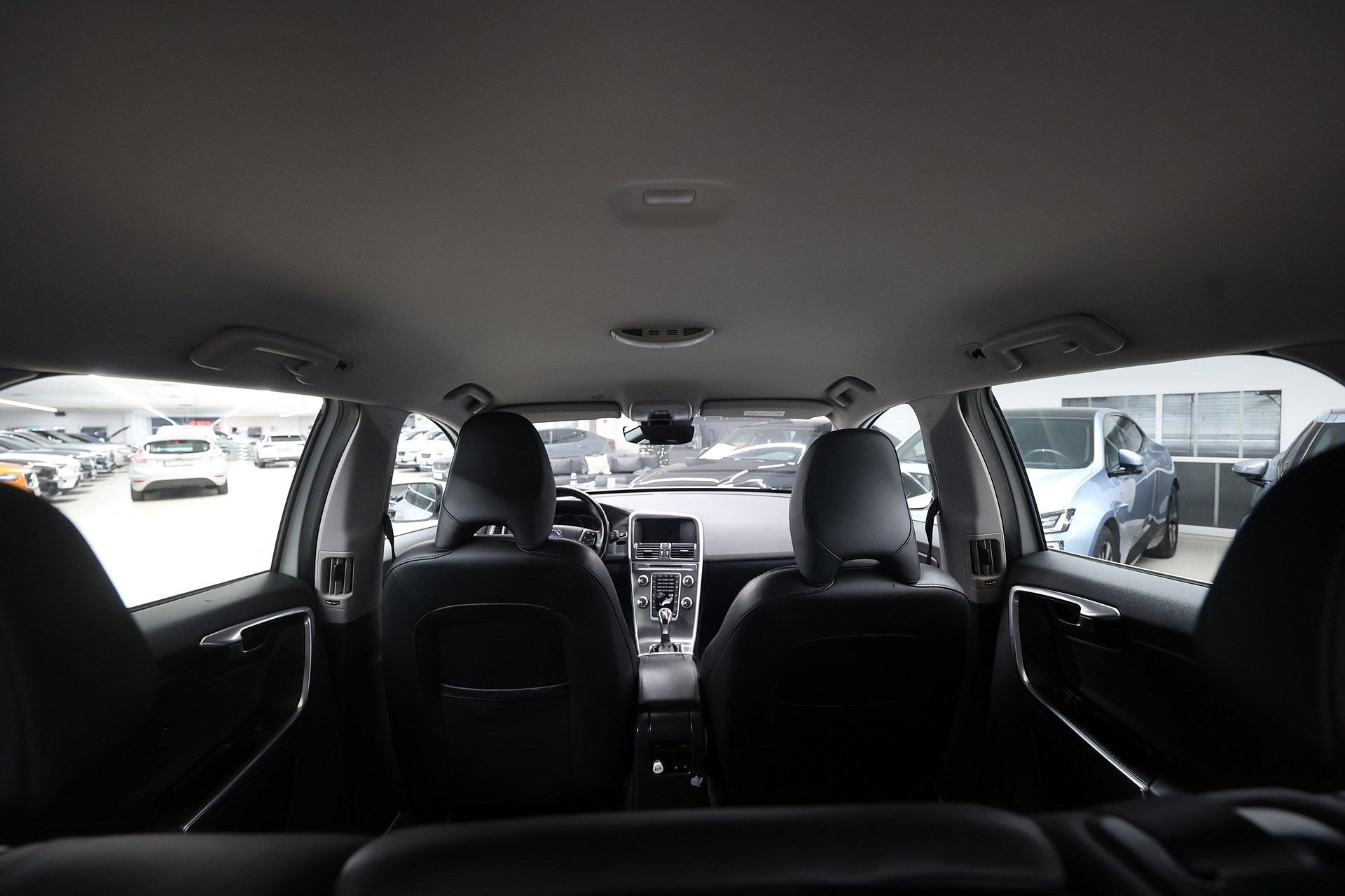 Volvo XC60 D4 AWD 181hk *Hjulkampanj!* Summum B-kamera Värmare