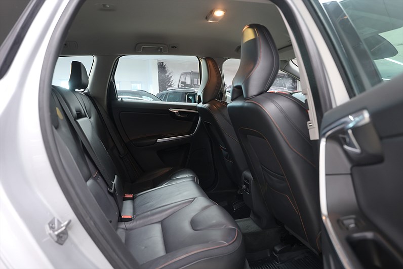 Volvo XC60 D4 190hk Ocean Race Navi Värmare Skinn