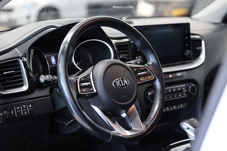 Kia Ceed Plug-in SportsWagon 141hk B-kamera Keyless CarPlay