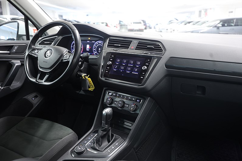 Volkswagen Tiguan 2.0 TDI 4Motion 190hk Executive Drag Värmare