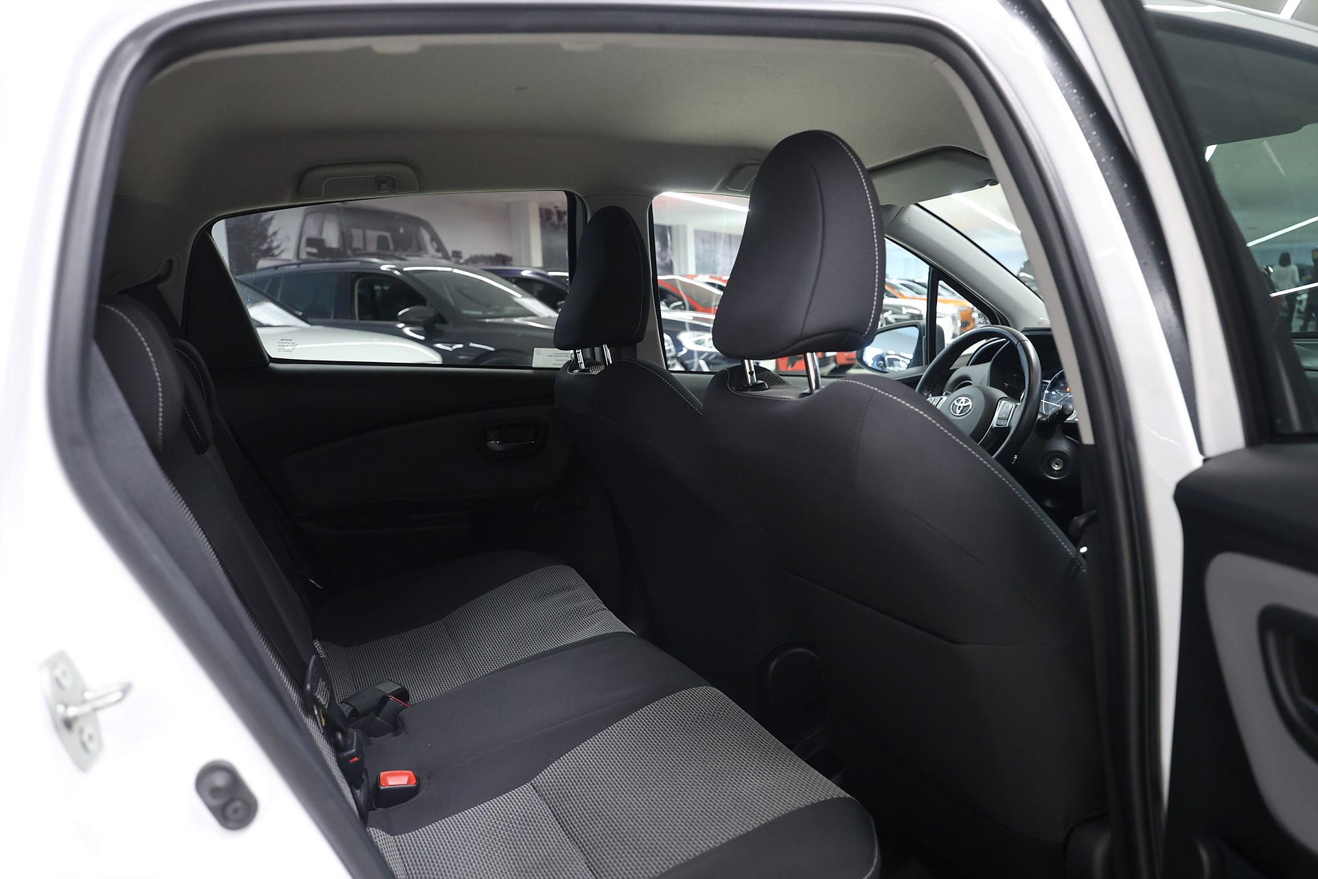 Toyota Yaris Hybrid 101hk Active B-kamera PDC Farth