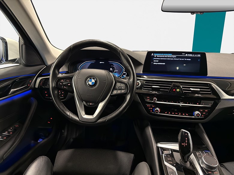 BMW 530e xDrive, Sportline, 2 brukare, Nyservad 2020, vit – bild 18 av 23, begagnad hos Niber i Järfälla