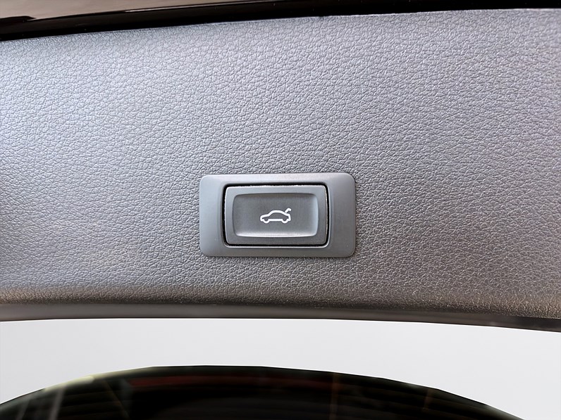 Audi e-tron 50 quattro 313hk Helg på Moberg! Navi Keyless PDC