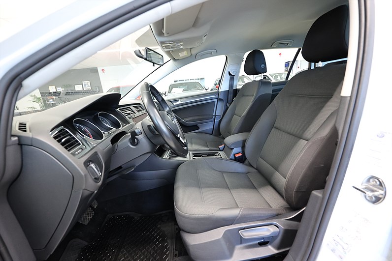 Volkswagen Golf 5-dörrar 1.0 TSI 110hk R-Line Base CarPlay
