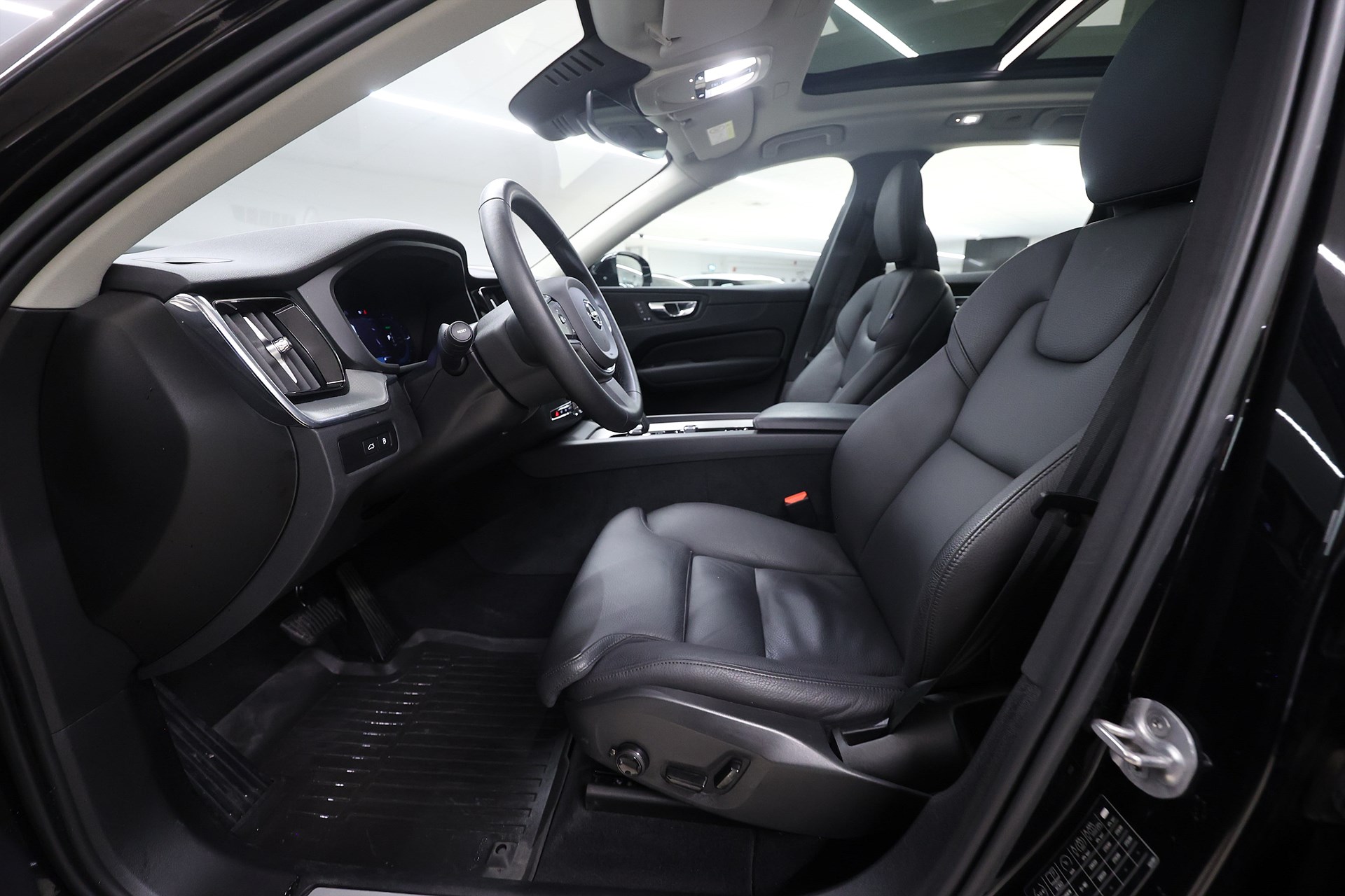 Volvo XC60 Recharge T6 AWD 350hk *Hjulkampanj!* Core Läder