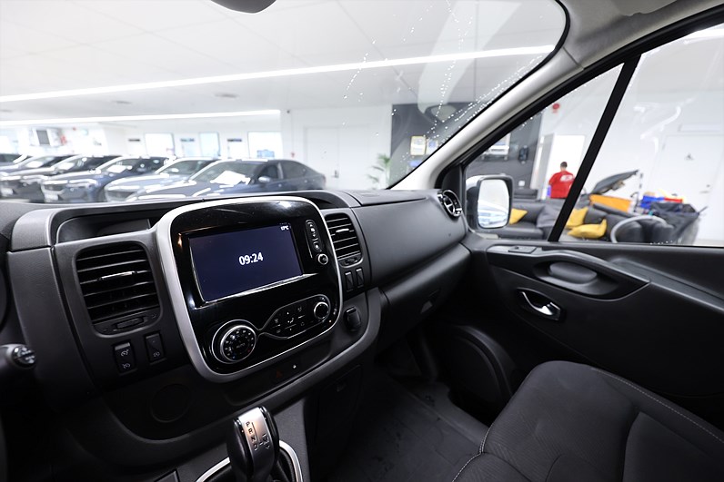 Renault Trafic 2.0 dCi EDC 145hk V-inrett Värmare